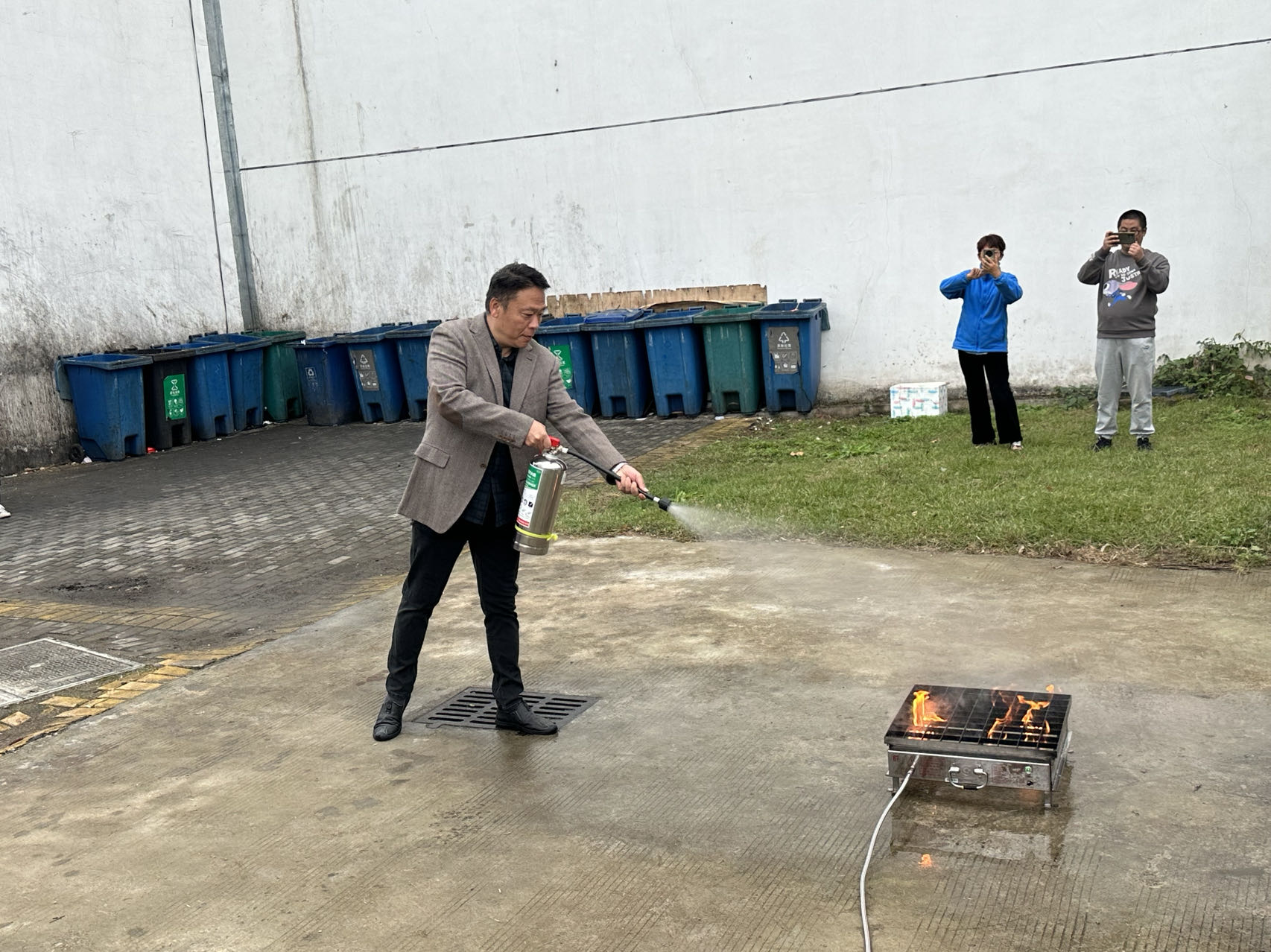 滅火.jpg 滅火.jpg